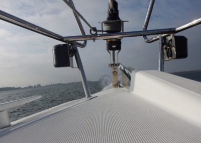 Segelyacht Bug mit Rollfock